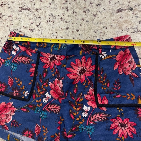 Loft Linen Blend Blue Floral Shorts Size 6 Contrast Pocket 3.5” Inseam Soft Flow - Picture 6 of 8